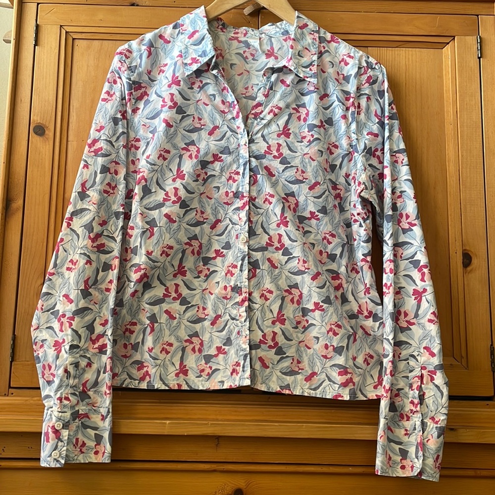 Old Navy 100% cotton floral button down blouse, light and airy. Size XL